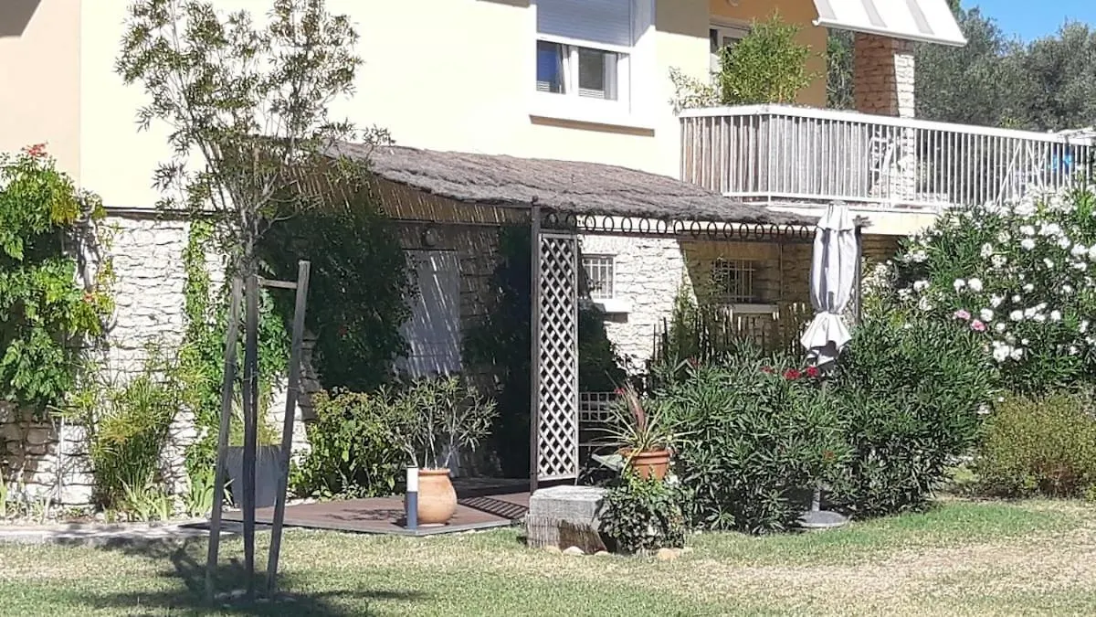 Gite Classe Touristique Belle Piscine 8Kmd'Avignon Entraigues-sur-la-Sorgue 0*,  France